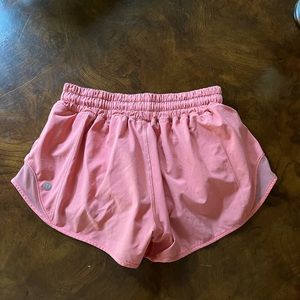 Hotty Hot Low-Rise Lined
Short 2.5"